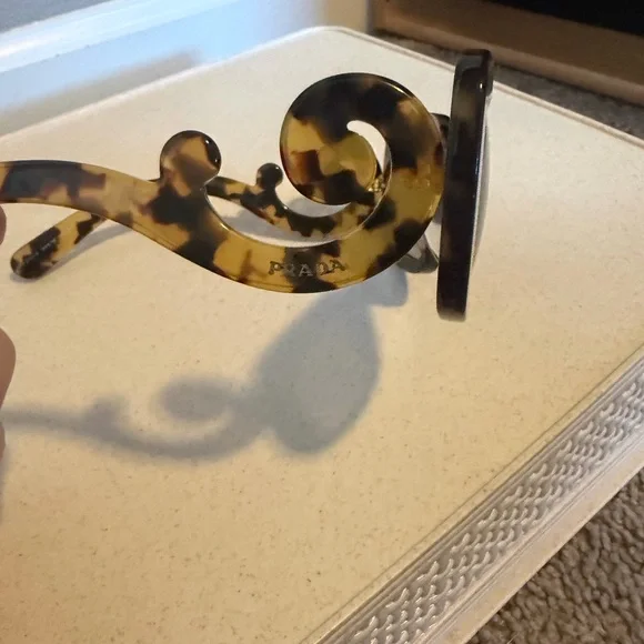 Model: Prada Minimal Baroque
Common model number: SPR 27N - Picture 4 of 10